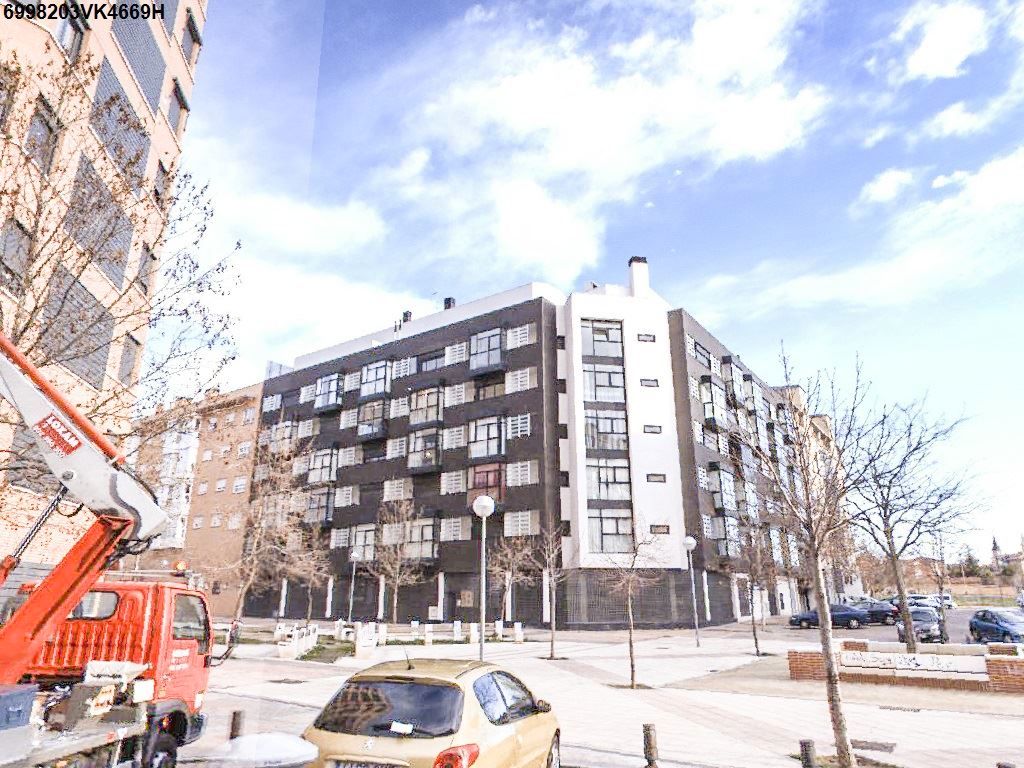 Vista exterior de Apartament en venda en  Madrid Capital amb Piscina comunitària
