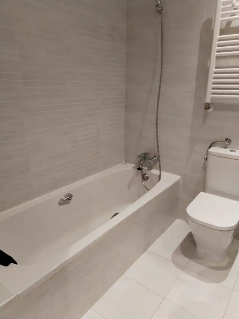 Bathroom of Flat for sale in Getxo   with Air Conditioner, Heating and Storage room