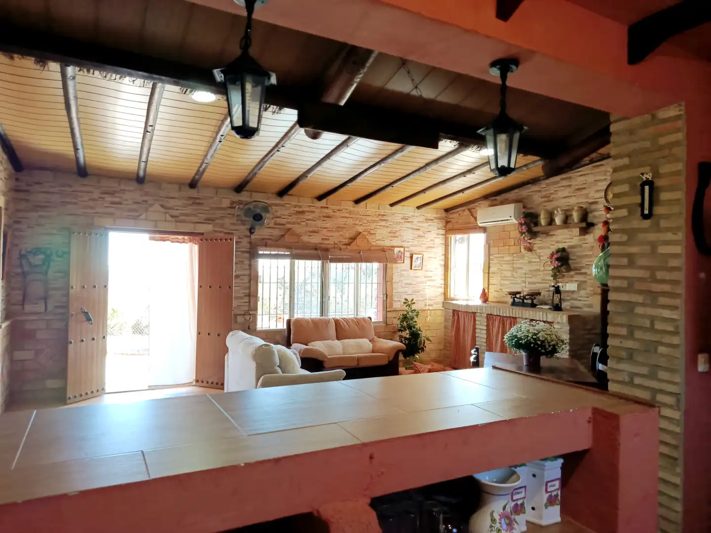 Sala d'estar de Finca rústica en venda en Paterna del Campo amb Aire condicionat, Jardí privat i Terrassa