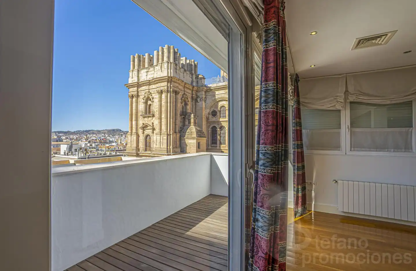 Schlafzimmer von Dachboden zur Miete in Málaga mit Klimaanlage, Heizung und Parkett
