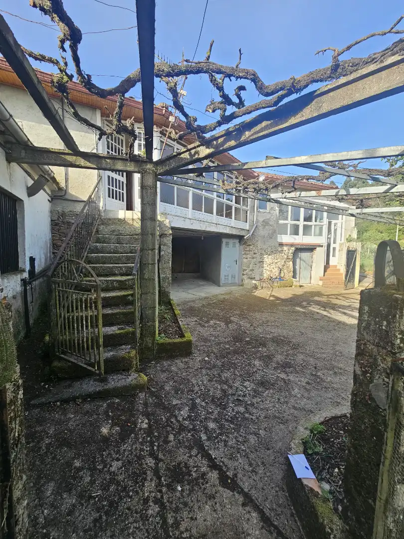 Casa o xalet en venda en Toén amb Jardí privat, Terrassa i Balcó