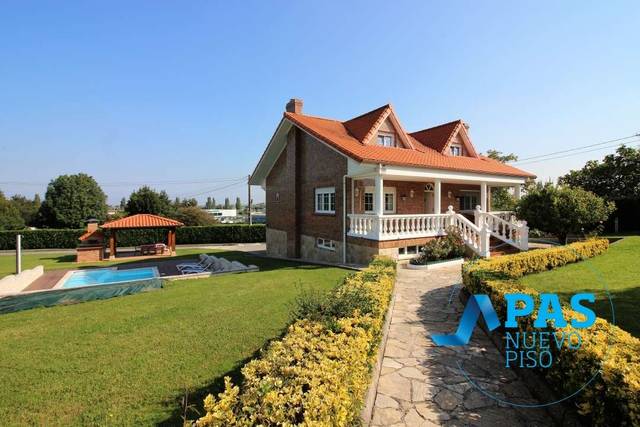 Casa-chalet en Venta en Barrio la Esprilla en Igollo