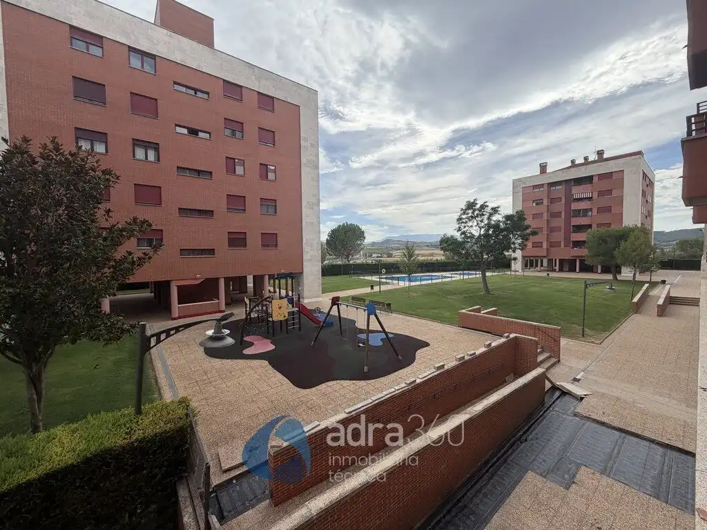 Aparcament de Pis de lloguer en  Logroño amb Calefacció, Traster i Moblat