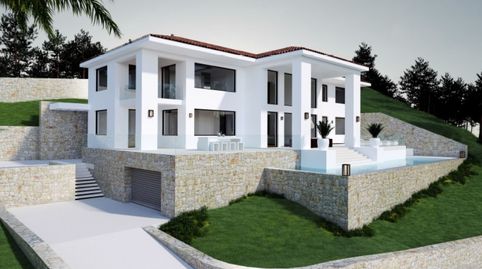 Espaciosa villa de cinco dormitorios en Jávea con vistas panorámicas