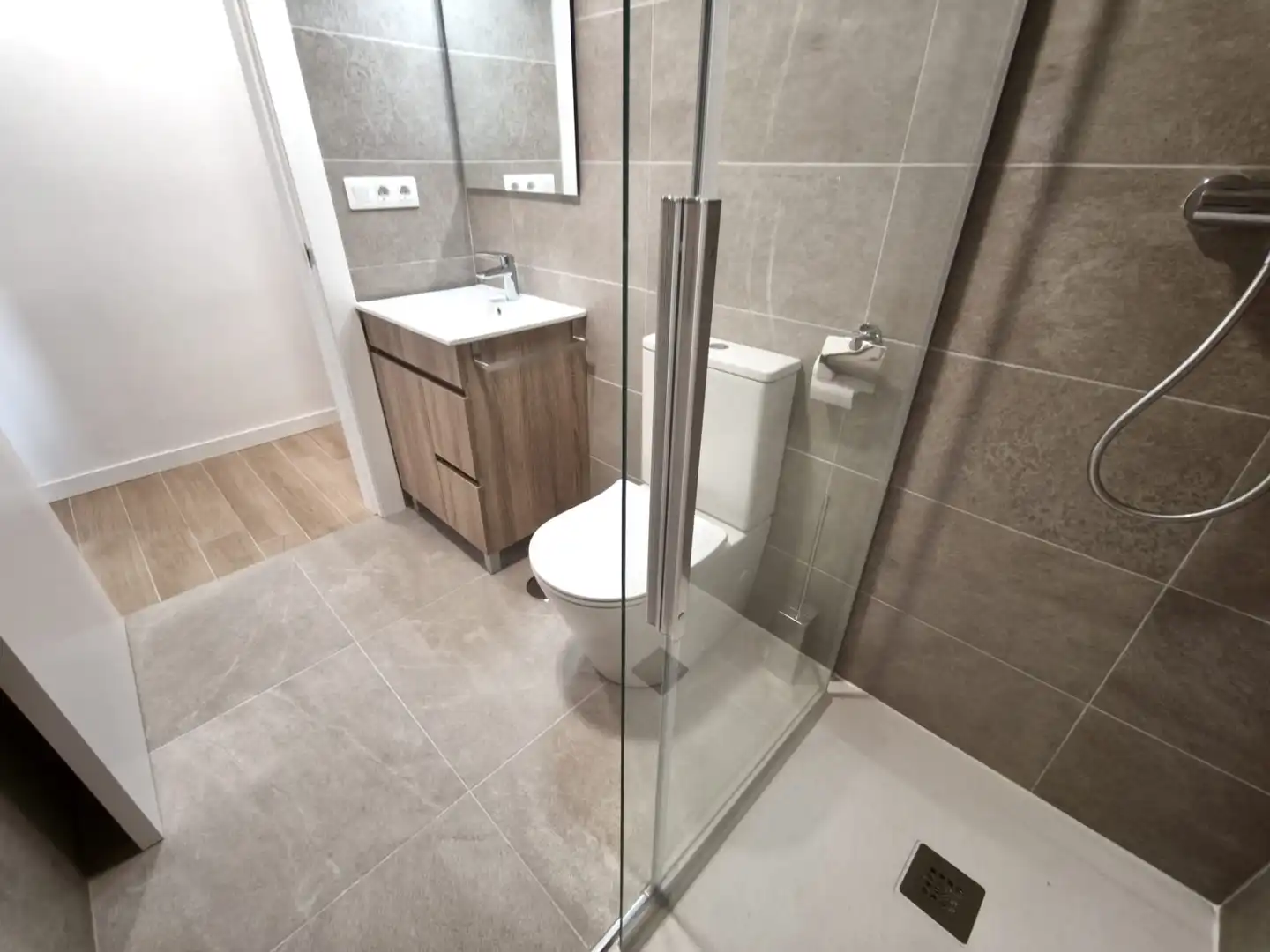 Bathroom of Flat for rent in Albacete  with Air Conditioner, Heating and Storage room