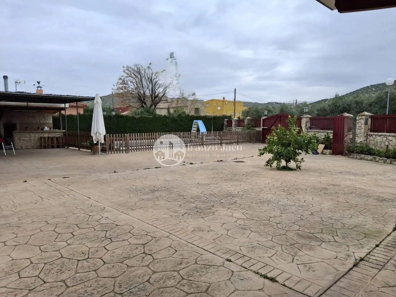 Houses for sale in Jaén  with Air Conditioner, Heating and Private garden