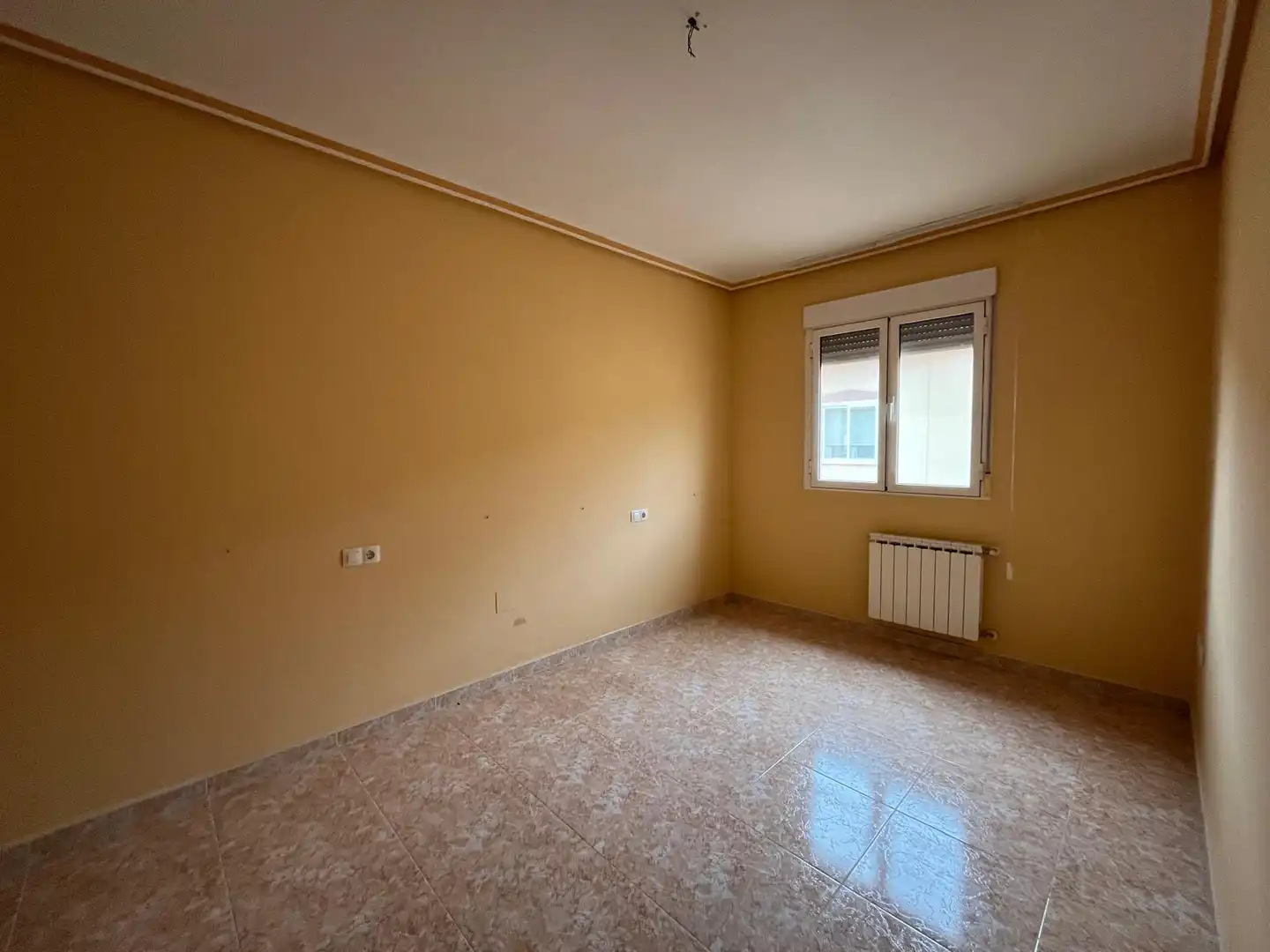 Habitación de Casa adosada en venta en Argamasilla de Alba con Alarma