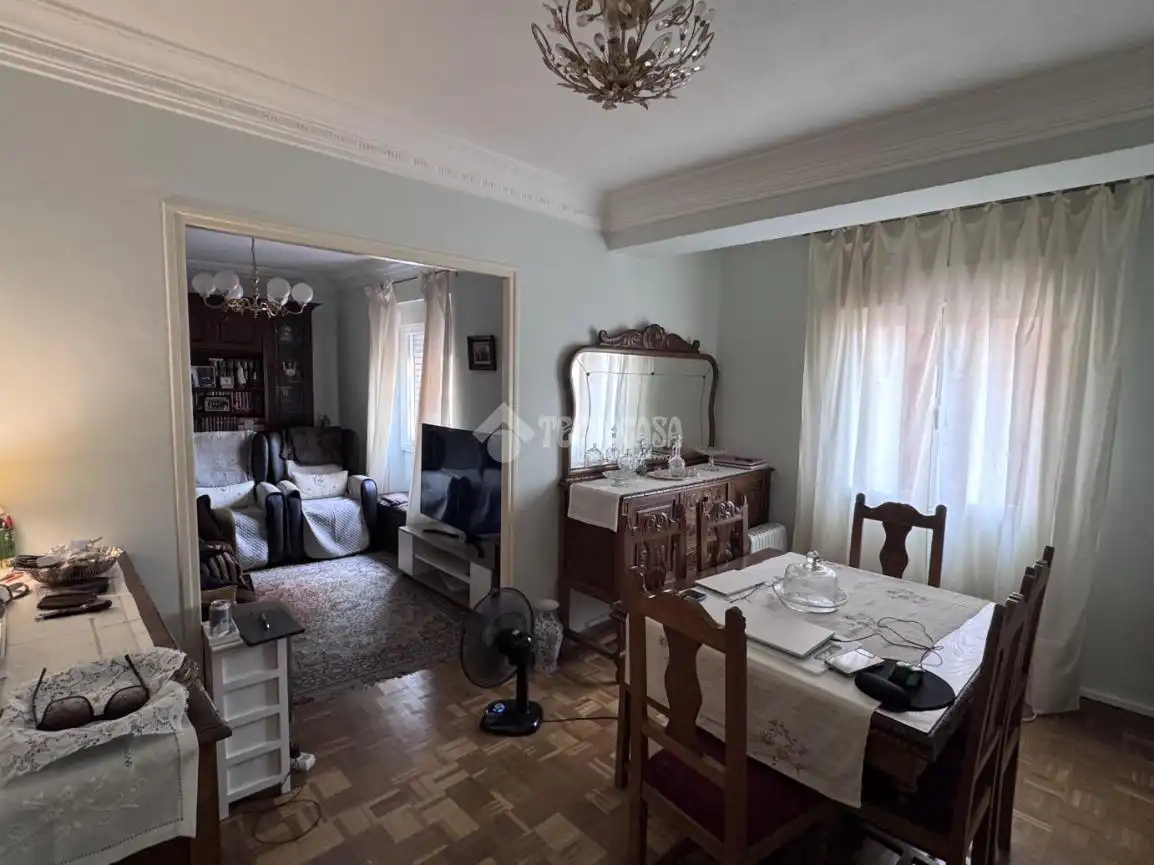 Sala d'estar de Edifici en venda en León Capital 