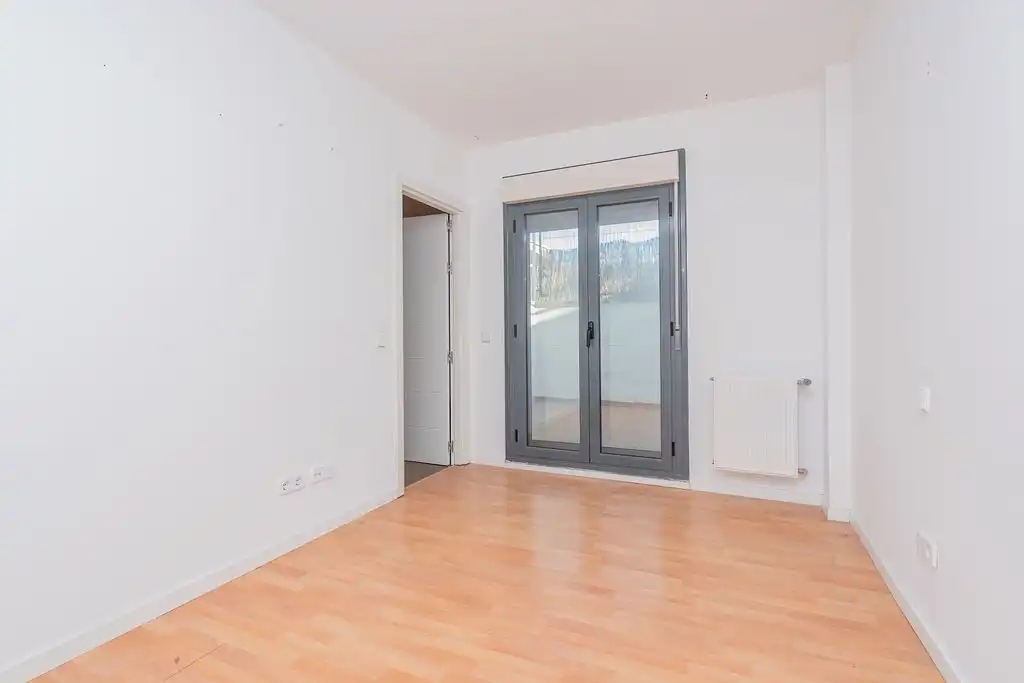 Flat for sale in C/ Plaza de la Estación - Res , Jardín de los Reyes - Parque Real