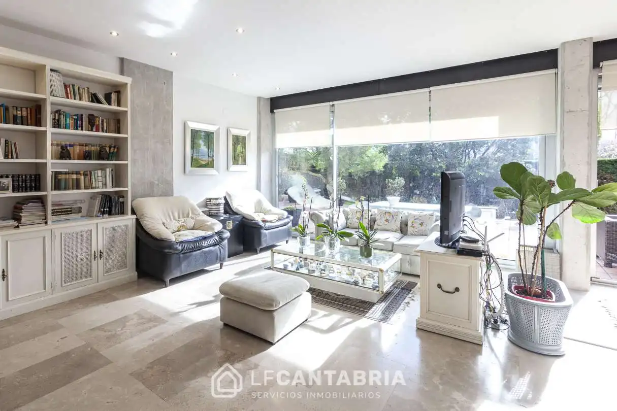 Living room of Flat for sale in Santander  with Heating, Private garden and Terrace
