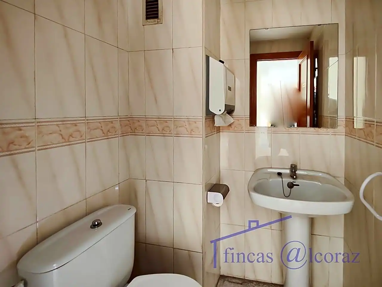 Baño de Oficina de alquiler en Huesca