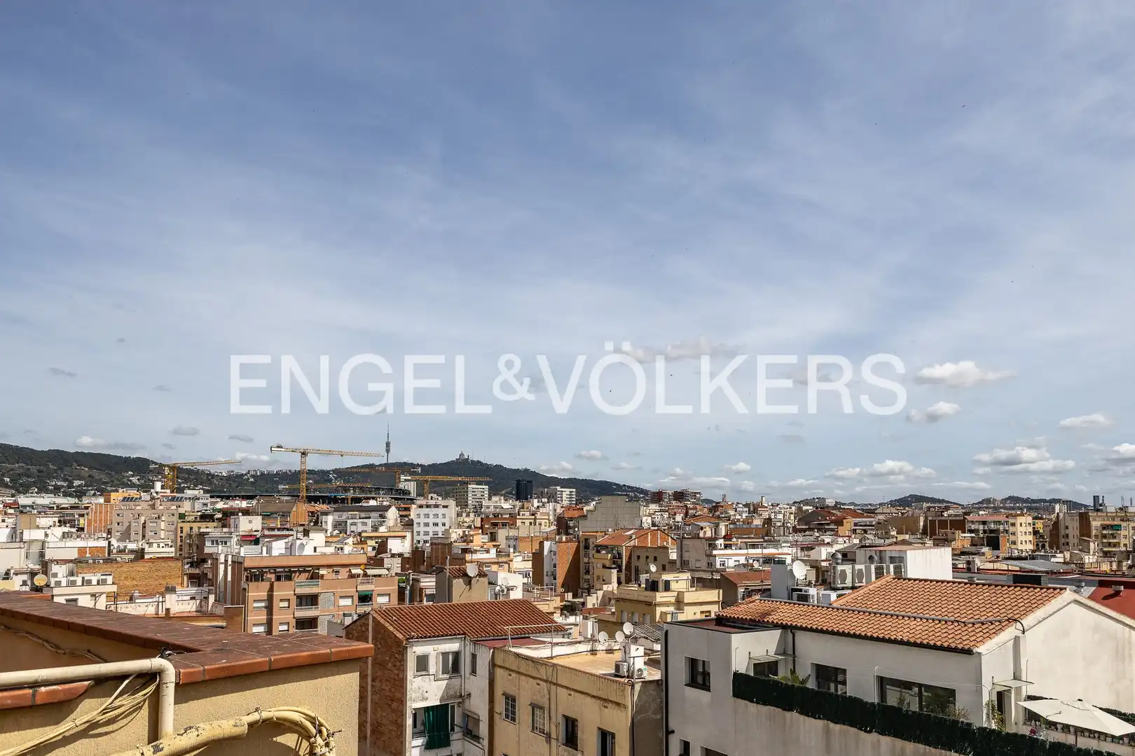 Vista exterior de Àtic en venda en Barcelona amb Aire condicionat, Calefacció i Terrassa