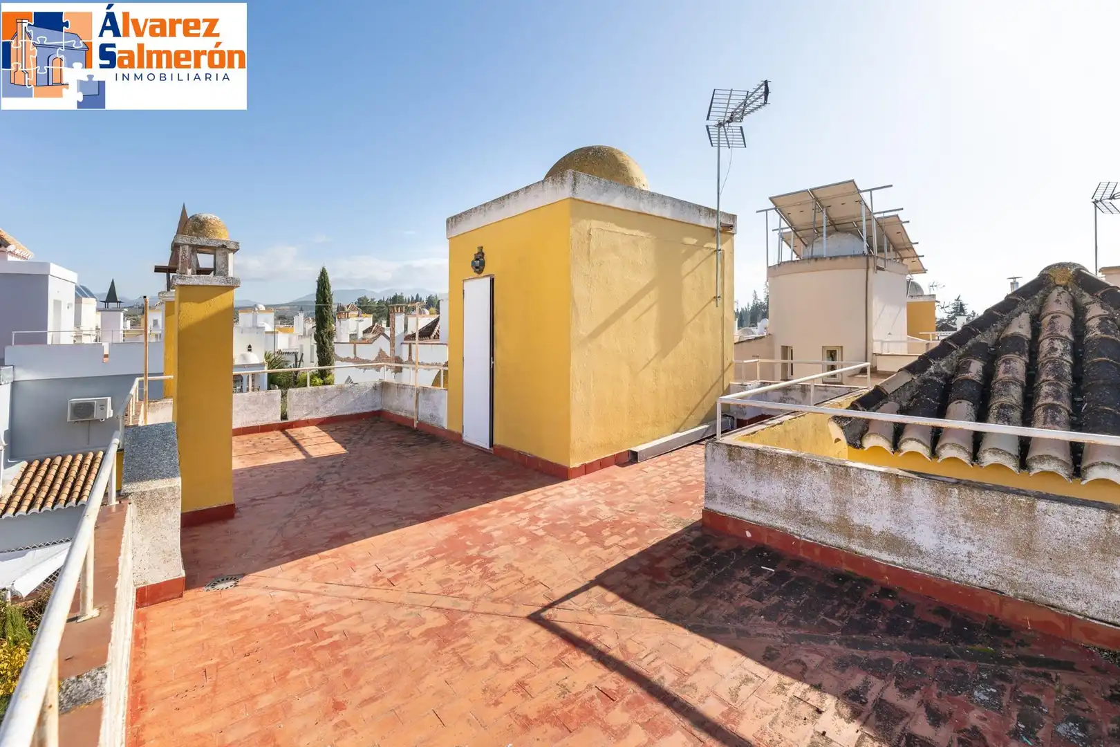 Vista exterior de Casa o xalet en venda en Albolote amb Calefacció, Jardí privat i Terrassa