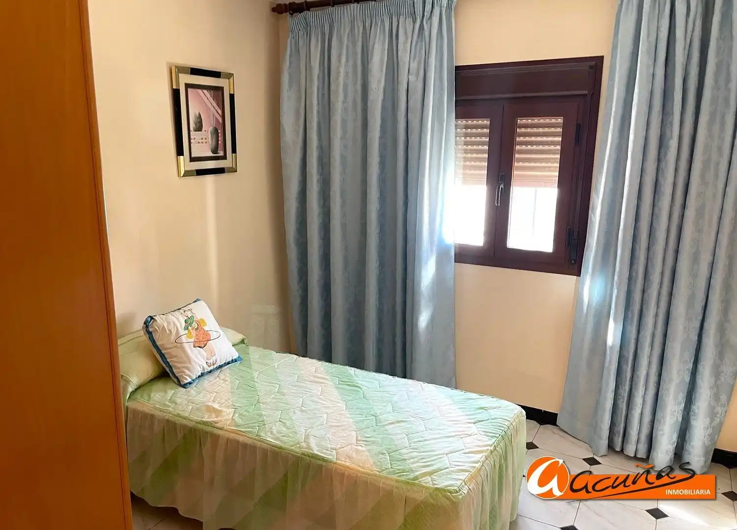 Habitación de Casa adosada en venta en Alameda con Trastero