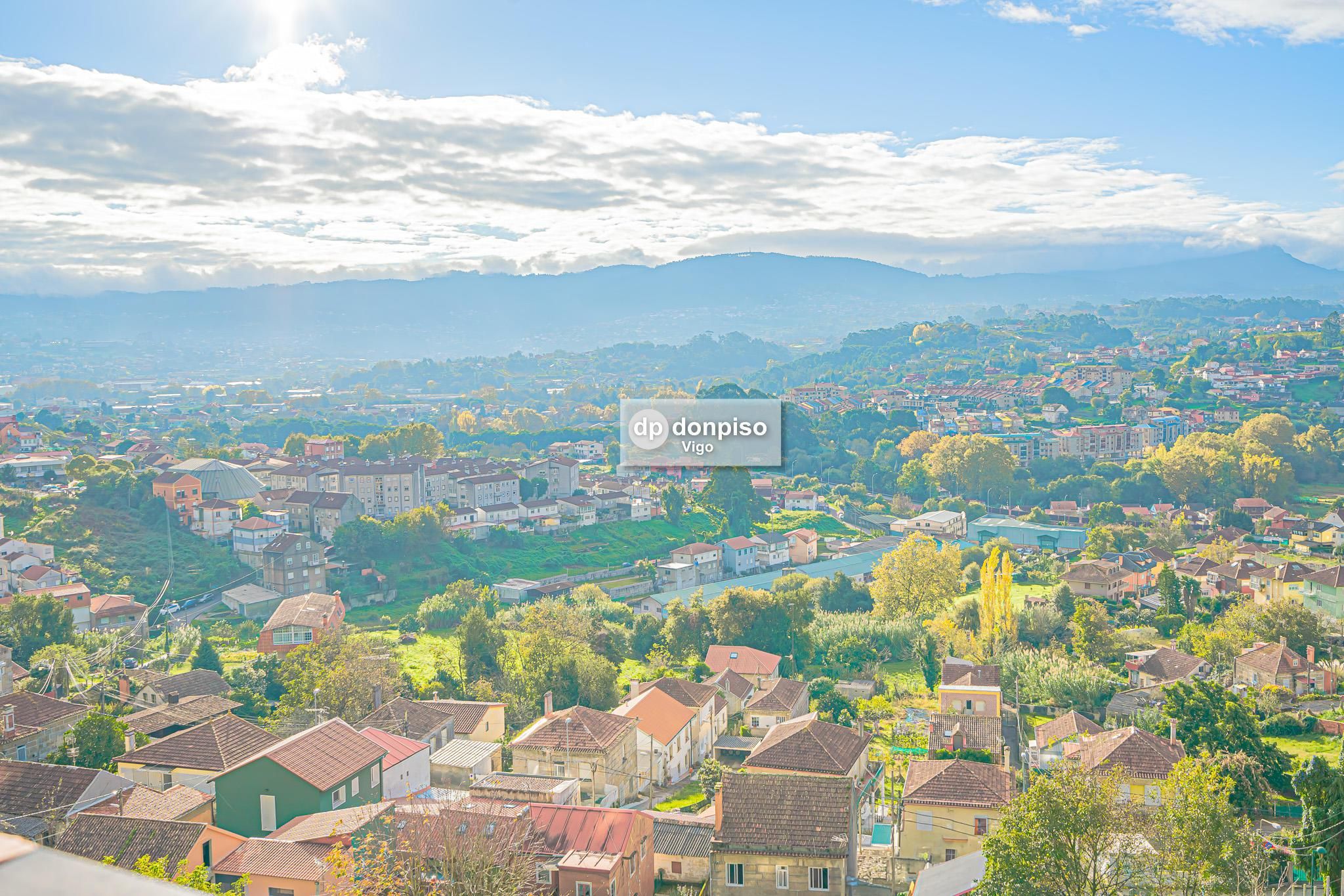 Vista exterior de Dúplex en venda en Vigo  amb Calefacció, Jardí privat i Terrassa