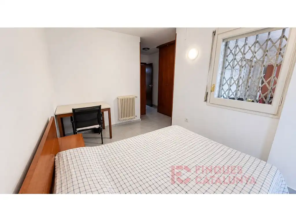 Schlafzimmer von Wohnung zum Verkauf in Girona mit Heizung, Möbliert und Waschmaschine