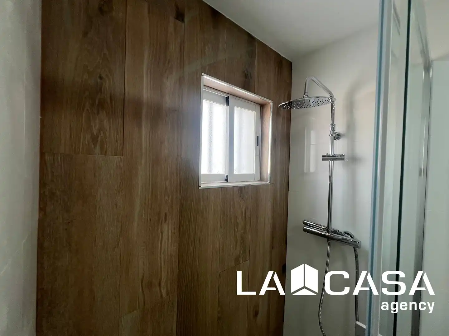 Bany de Casa o xalet en venda en Mairena del Alcor amb Terrassa i Balcó