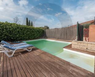 Piscina de Casa adosada en venda en Pozuelo de Alarcón amb Aire condicionat, Calefacció i Jardí privat