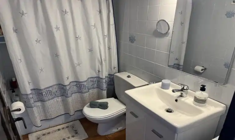 Badezimmer von Einfamilien-Reihenhaus zum Verkauf in Empuriabrava mit Terrasse und Möbliert