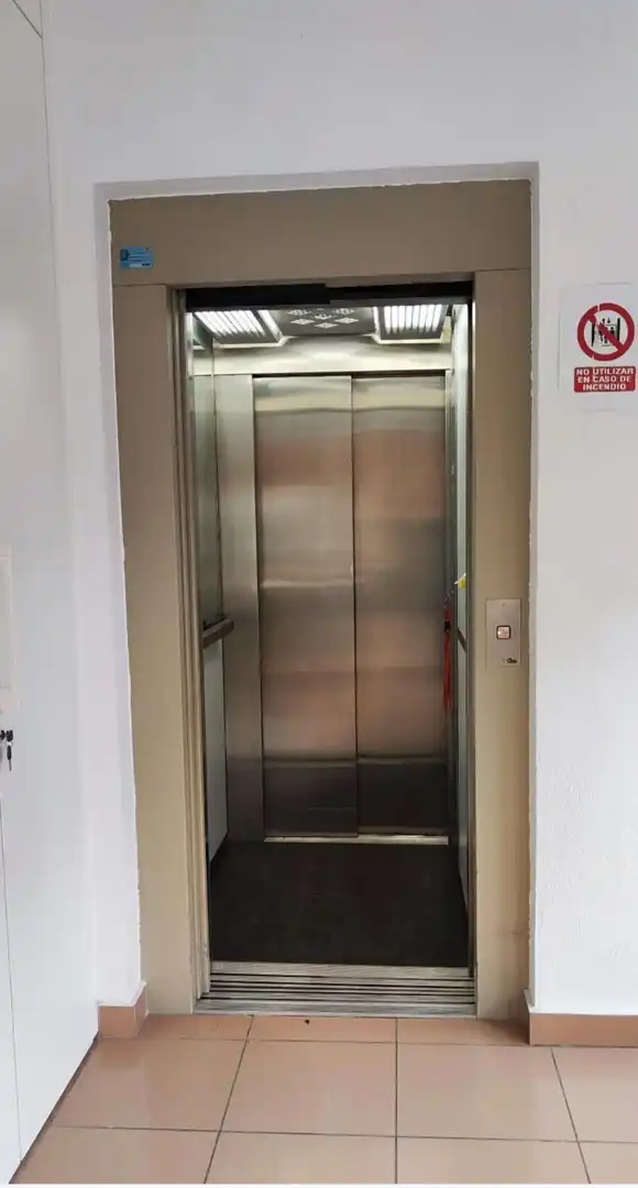 Gebäude zur Miete in Paterna