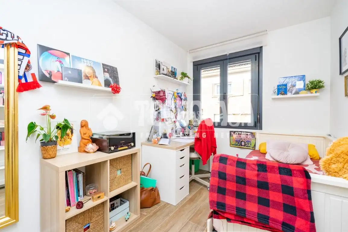 Habitación de Casa adosada en venta en Colmenar Viejo con Aire acondicionado, Calefacción y Jardín privado