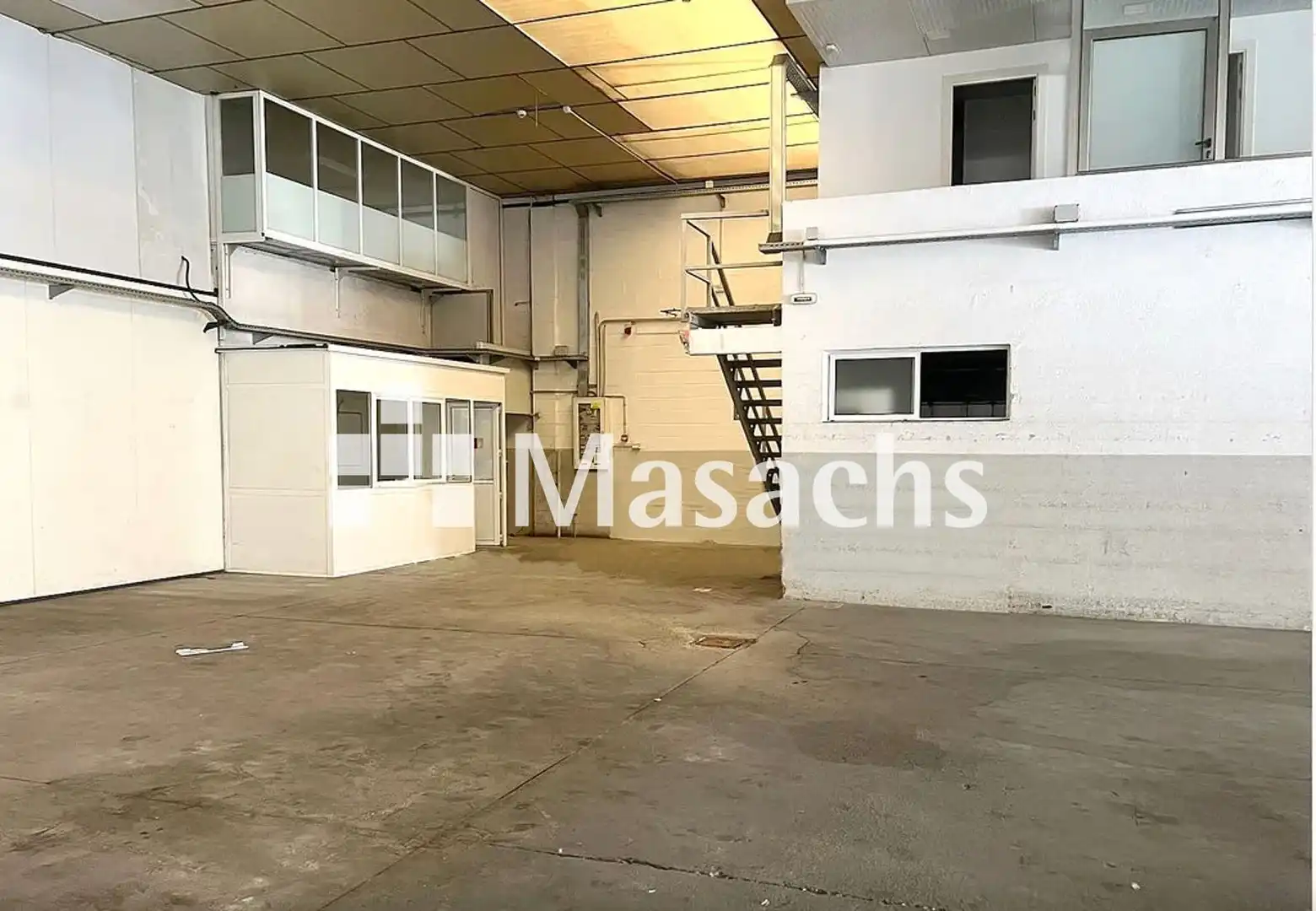 Vista exterior de Nau industrial en venda en Sant Cugat del Vallès