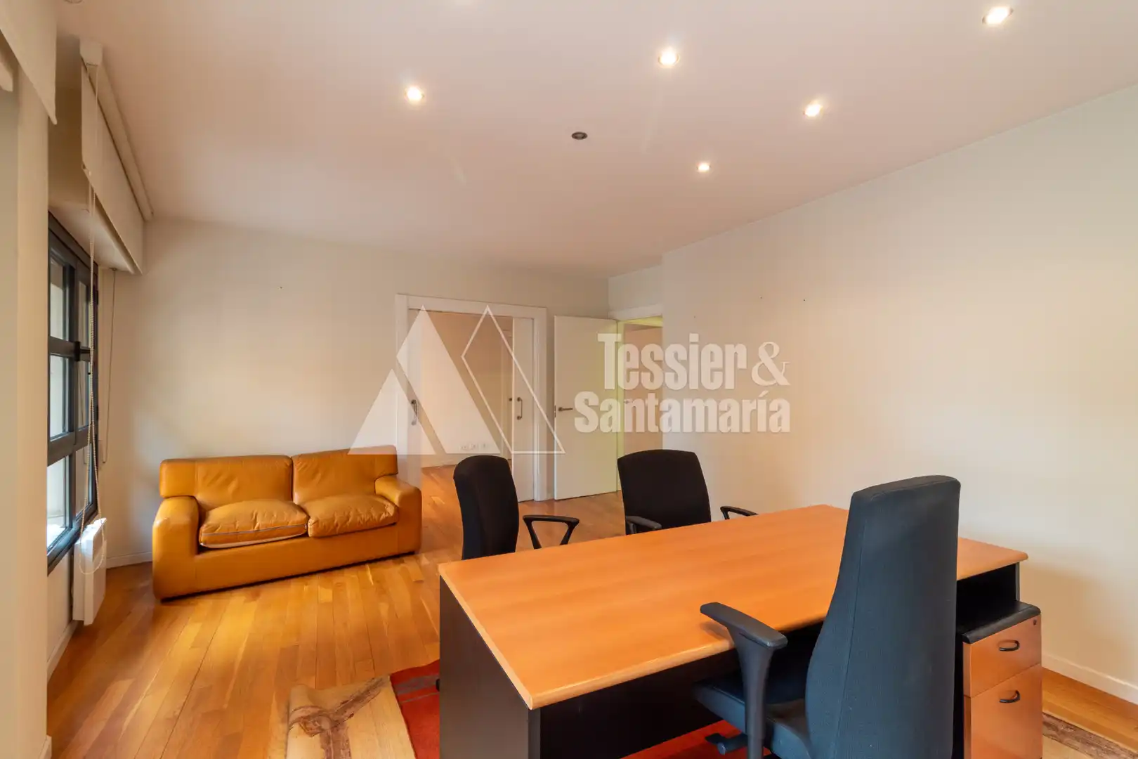 Büro zur Miete in Gijón  mit Heizung und Möbliert