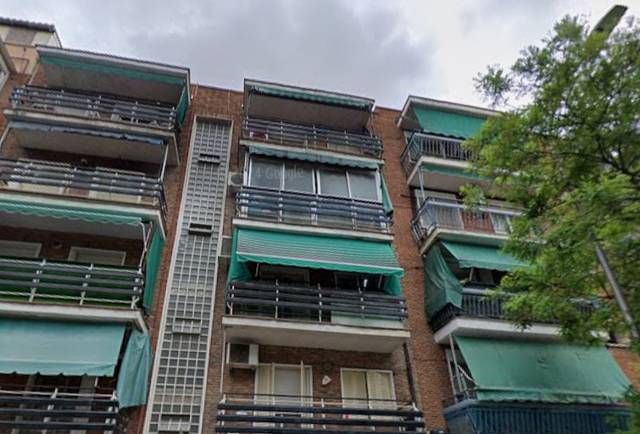 Piso en Venta en C/ Sierra Contraviesa en Entrevías