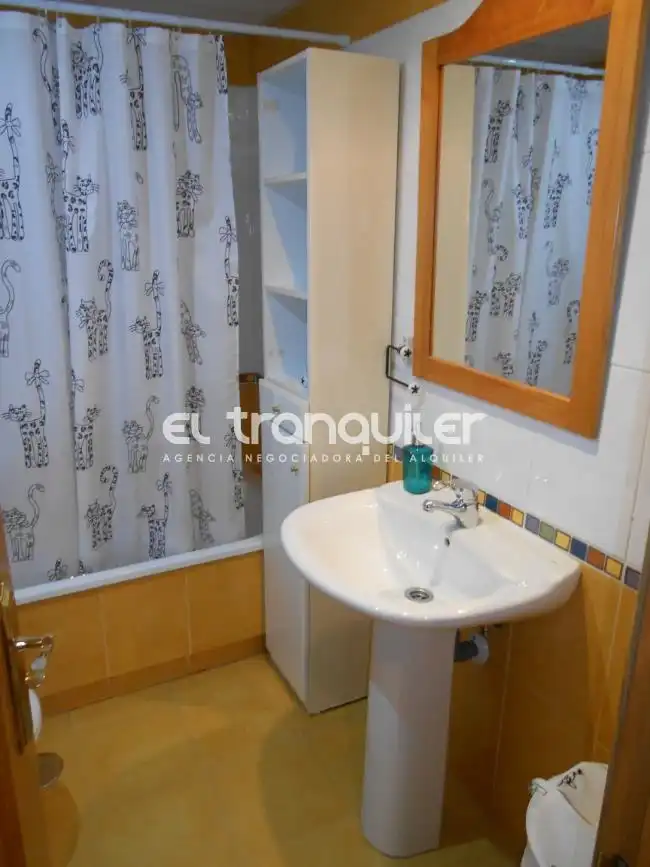 Badezimmer von Wohnung zur Miete in Madrid mit Klimaanlage, Terrasse und Möbliert