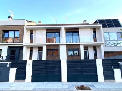 Exterior view of Single-family semi-detached for sale in Daganzo de Arriba  with Air Conditioner, Heating and Private garden