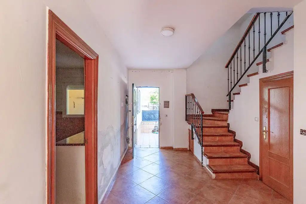 Casa aparellada amb piscina en venda a C/ Veguilla, imagen 5