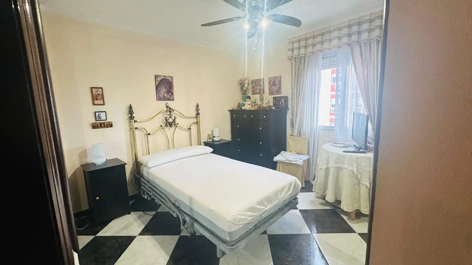 Schlafzimmer von Wohnung zum Verkauf in Sevilla mit Klimaanlage, Heizung und Terrasse