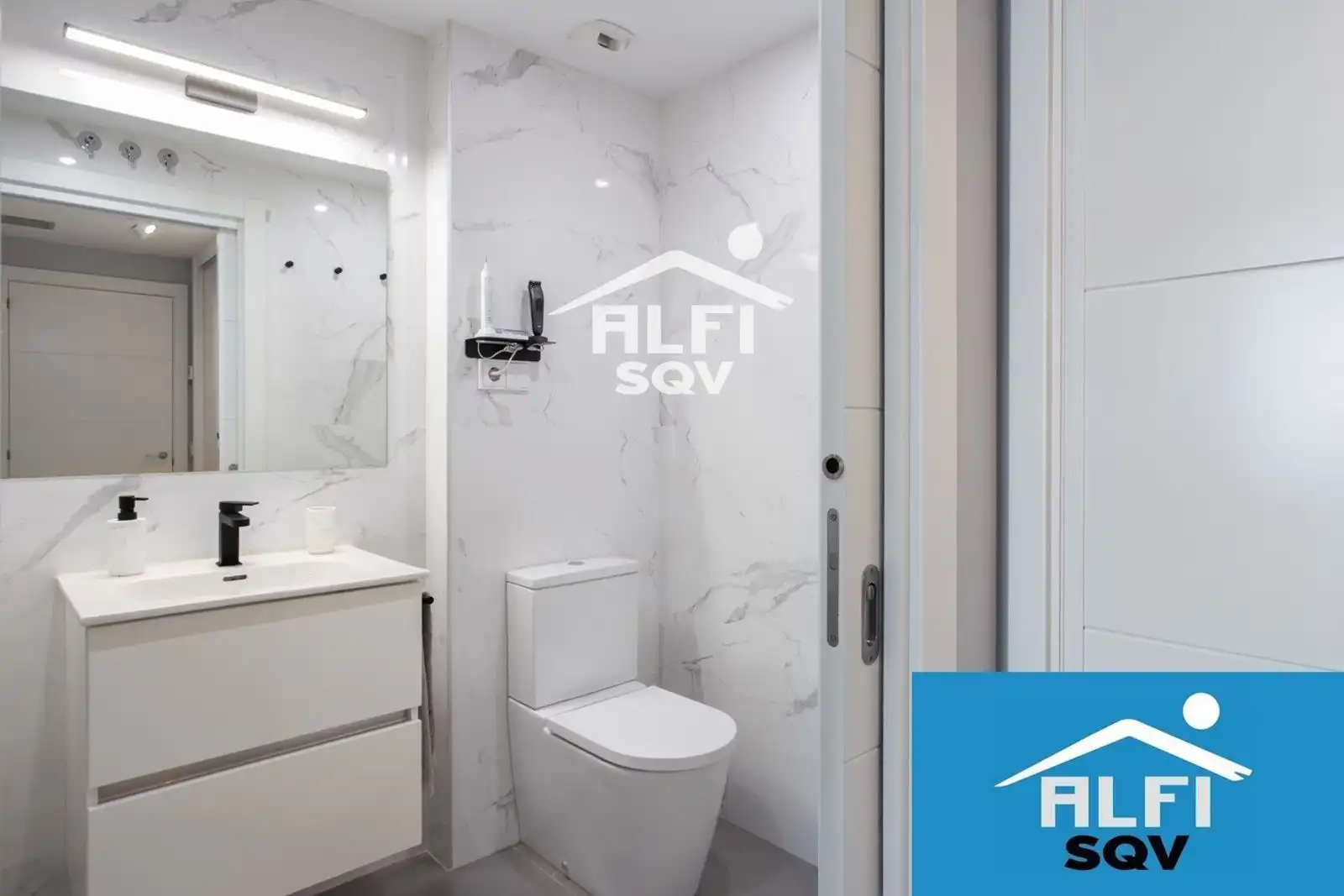 Bathroom of Flat for sale in Sant Cugat del Vallès  with Air Conditioner, Heating and Terrace