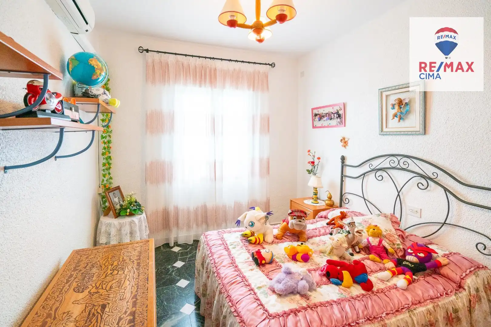 Dormitori de Casa o xalet en venda en Guadix