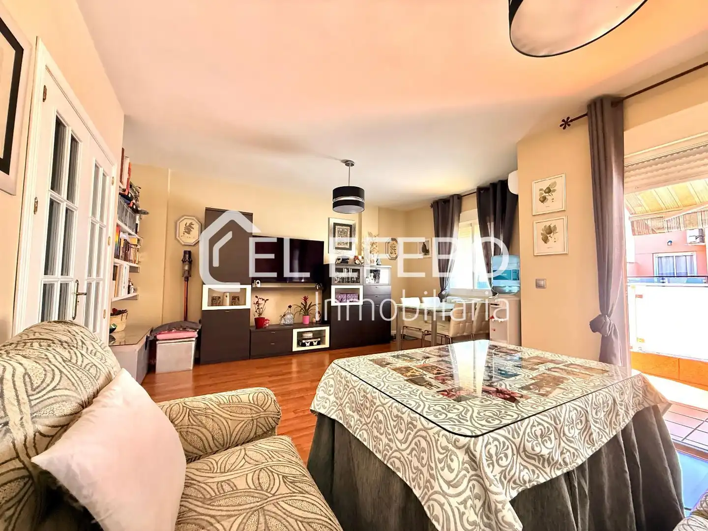 Sala de estar de Casa adosada en venta en Antequera con Aire acondicionado, Calefacción y Parquet
