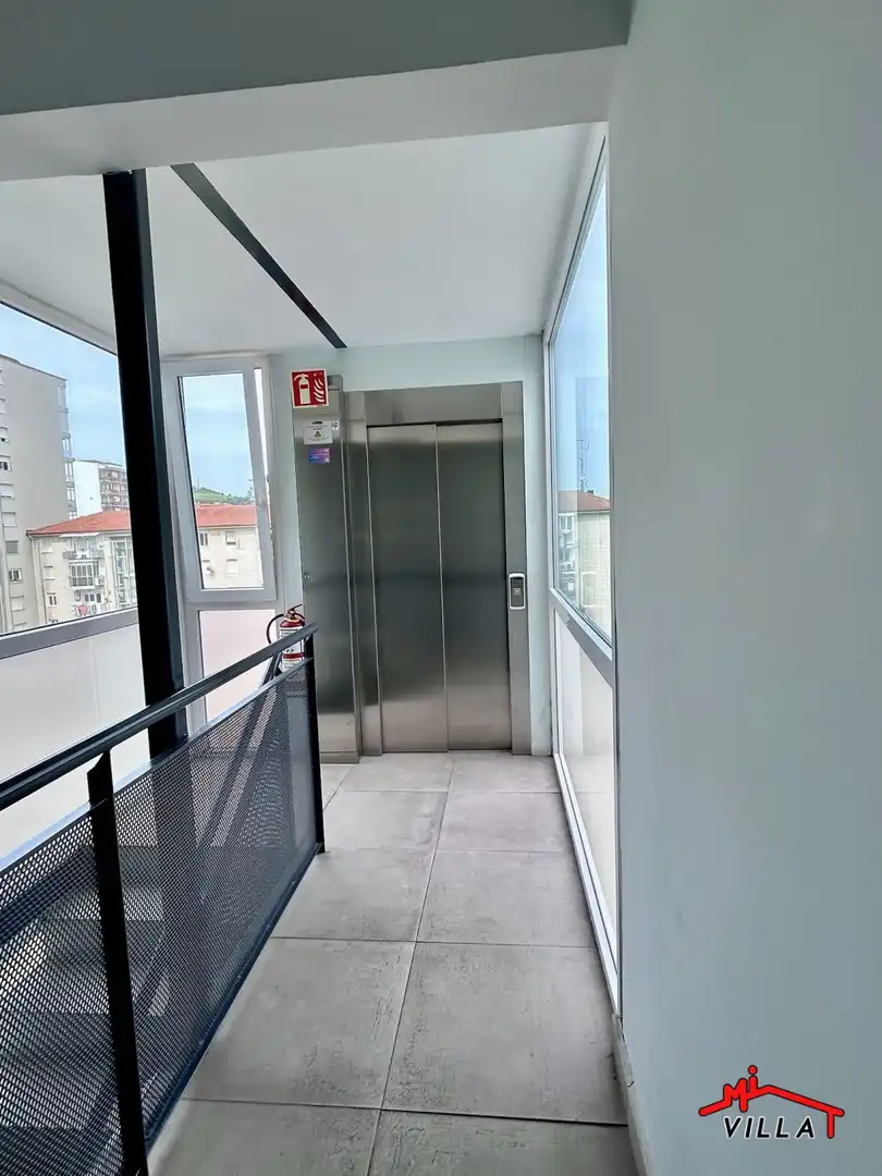 Piso en venta en Laredo con Calefacción y Terraza
