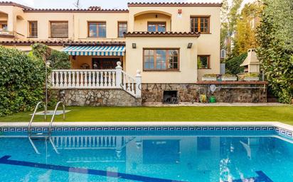 Piscina de Casa o xalet en venda en Alella amb Aire condicionat, Terrassa i Piscina