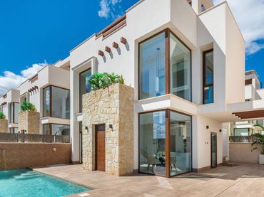 Detached house with pool for sale in Los Montesinos