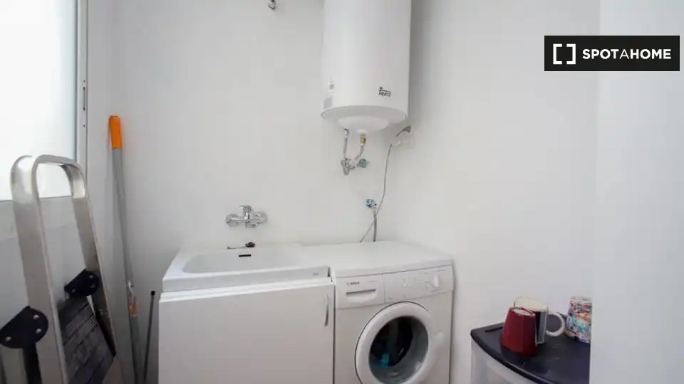 Baño de Piso de alquiler en Valencia con Aire acondicionado, Calefacción y Amueblado