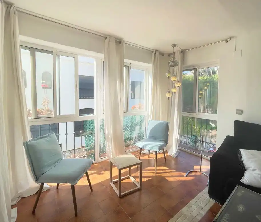 Flat with terrace for sale in Puerto de la Duquesa