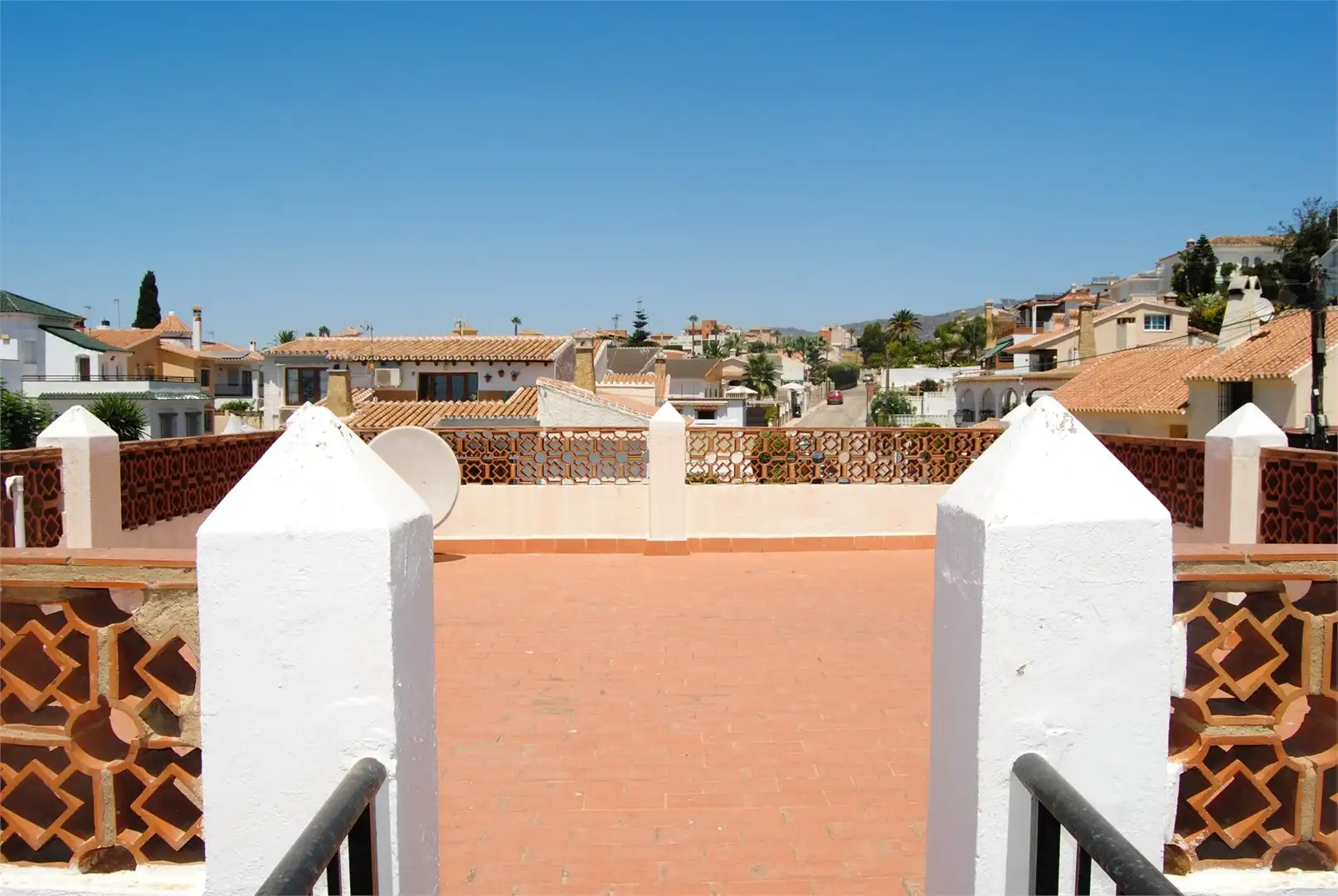 Vista exterior de Casa o chalet en venta en Vélez-Málaga con Aire acondicionado, Jardín privado y Terraza