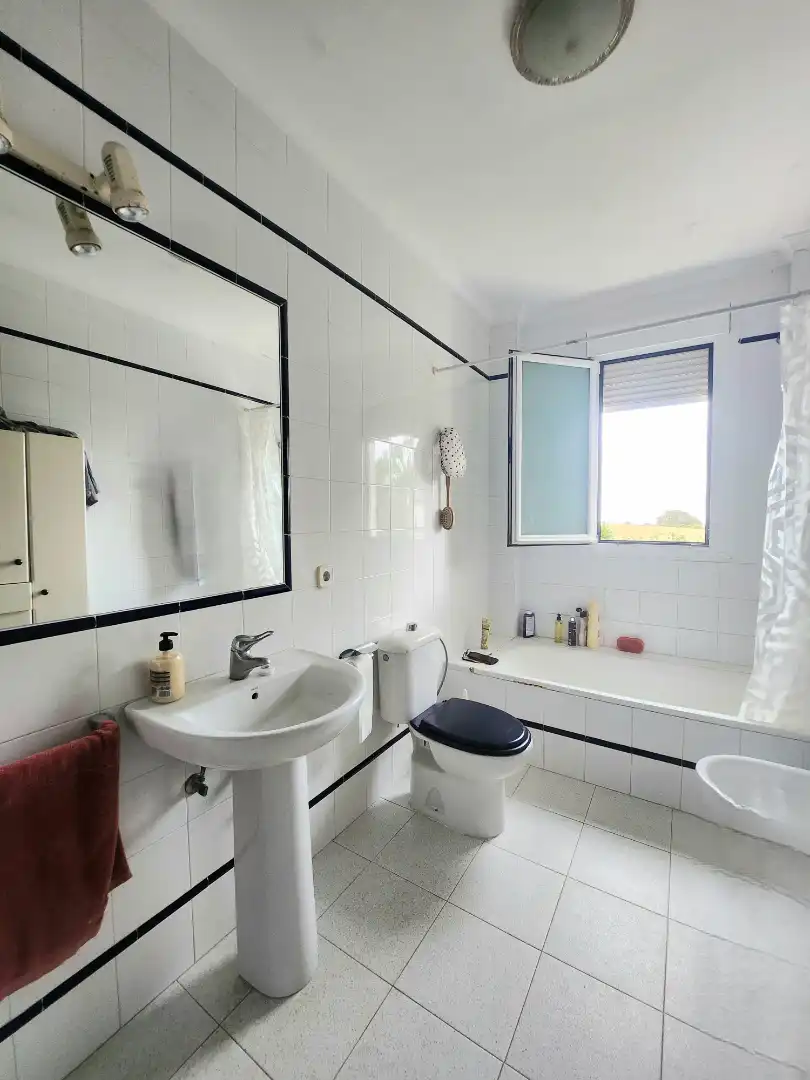 Bathroom of Houses for sale in Alcalá de Guadaira  with Air Conditioner, Heating and Private garden