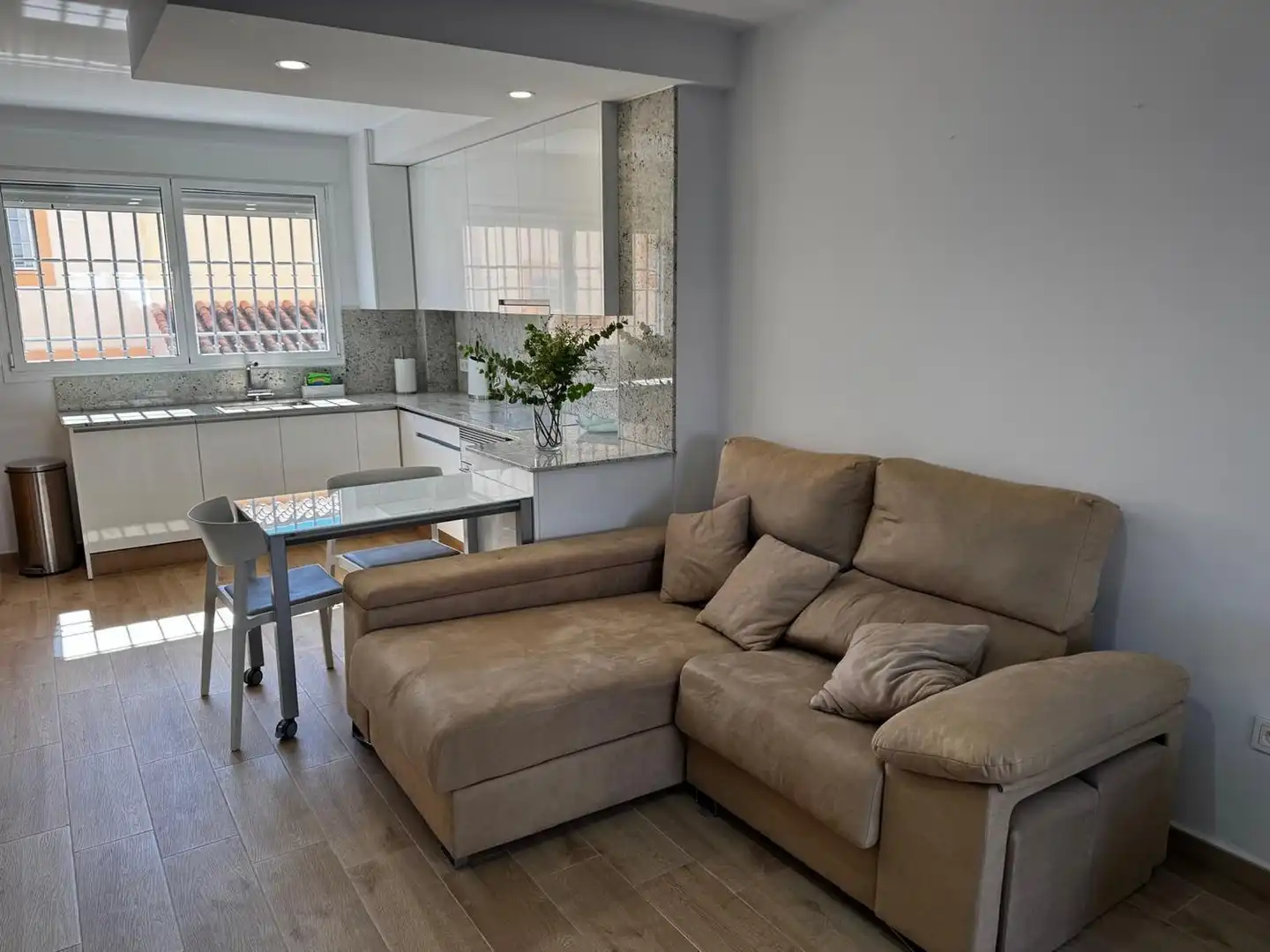 Sala de estar de Casa adosada en venta en Garrucha con Aire acondicionado, Terraza y Amueblado