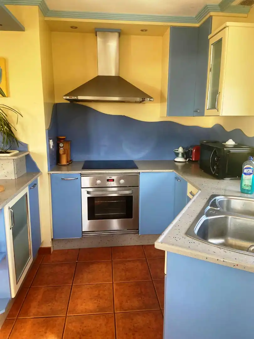 Cuina de Casa o xalet de lloguer en Cangas  amb Calefacció, Jardí privat i Terrassa