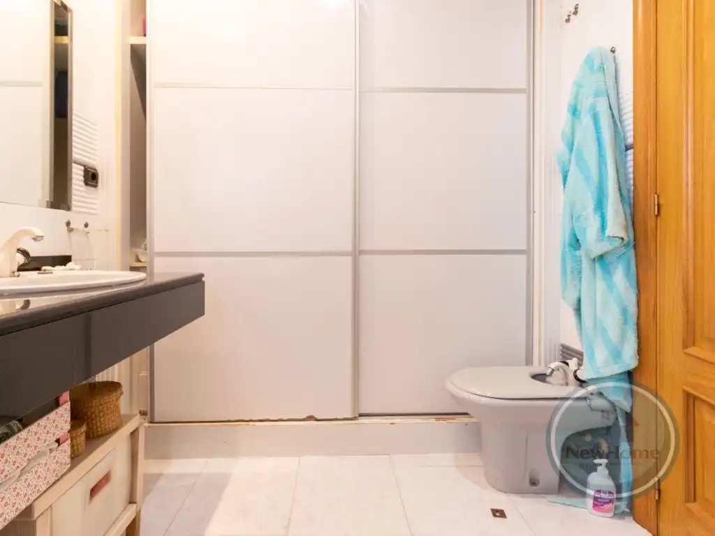 Bathroom of Flat for rent in Elche / Elx  with Air Conditioner and Balcony