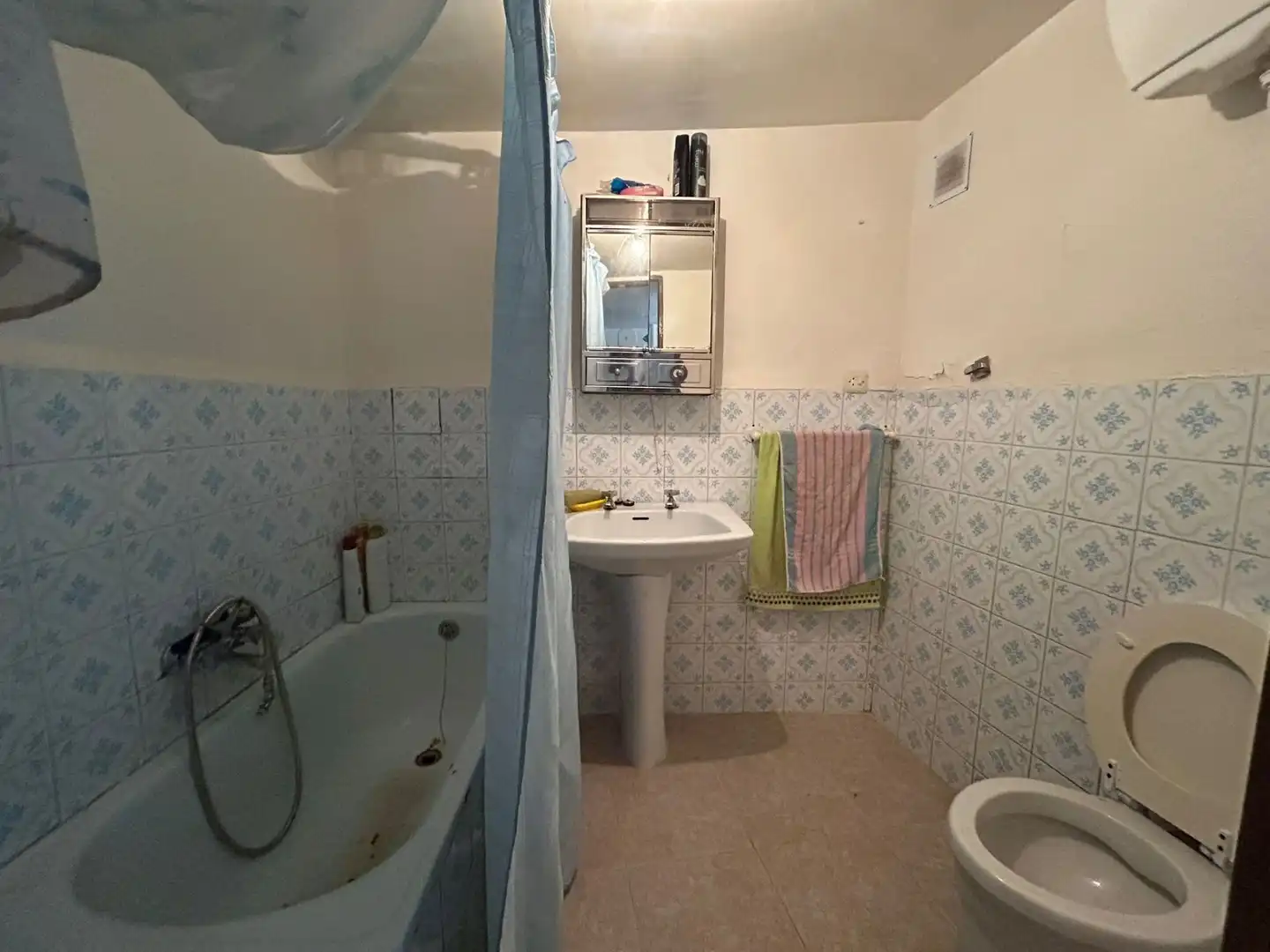 Bathroom of Houses for sale in Perales del Puerto  with Storage room
