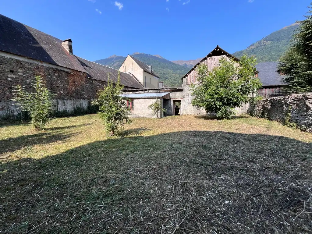 Houses for sale in Calle Carrera,Dera, 38, Les