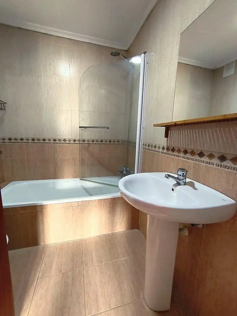 Baño de Piso en venta en Castañeda con Calefacción