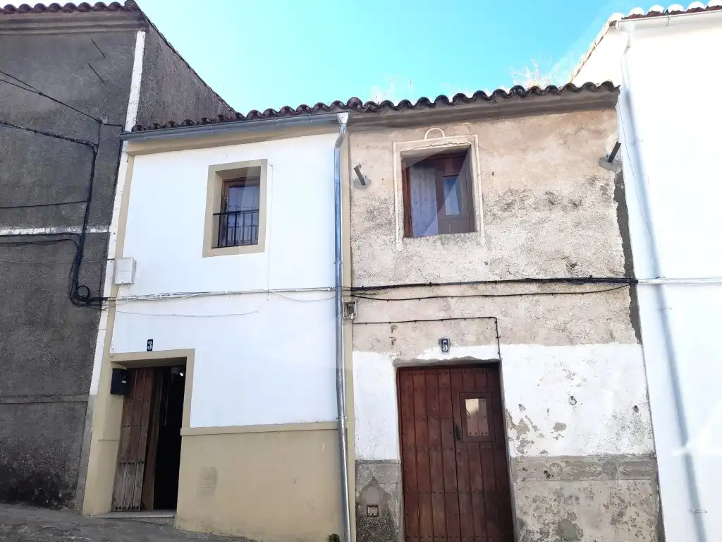 Houses for sale in Calle Puerta Valencia, Alburquerque