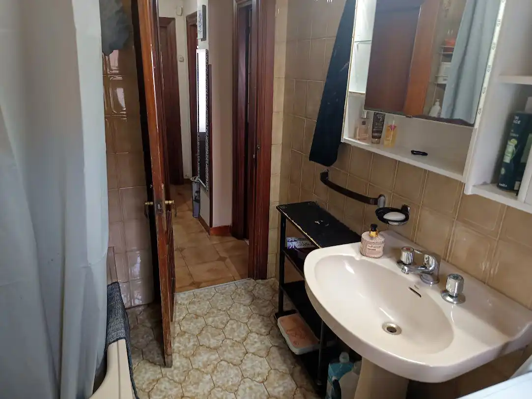 Bany de Pis en venda en Gijón  amb Calefacció, Terrassa i Traster